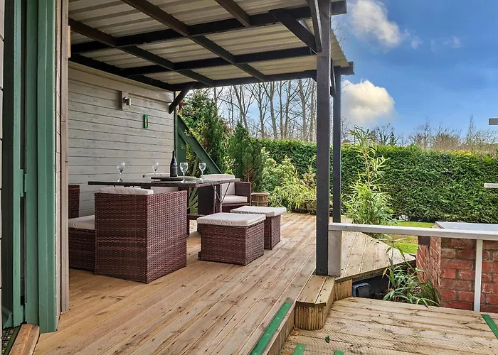 Finest Retreats - Garden Lodge